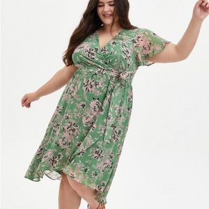 Torrid green floral wrap midi dress
